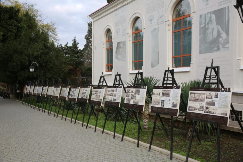 В музее-заповеднике открылась стендовая выставка «Русский исход, трагедия и величие. 1920–1922 гг.»
