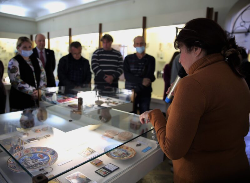 В Херсонесе открылась капсульная выставка «ЕВЛОГИЯ. Паломнические реликвии от Херсонеса до Иерусалима»