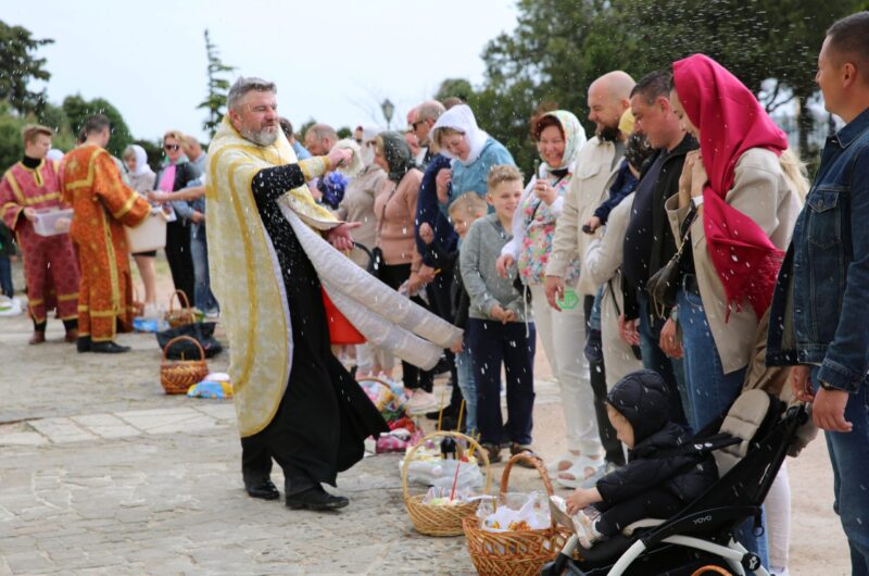 Сегодня, 2 мая, в Светлое Христово Воскресение в Свято-Владимирском соборе в Херсонесе прошли праздничные мероприятия