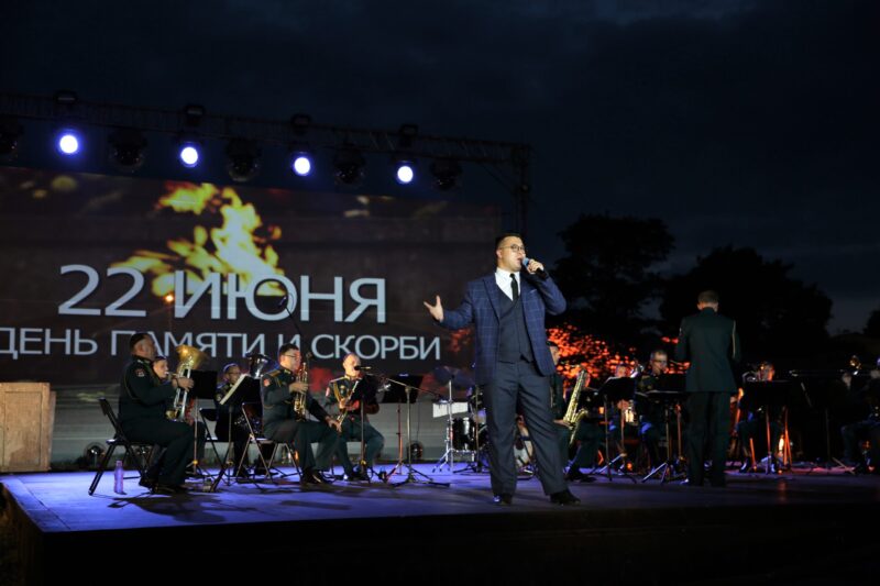 В Херсонесе в рамках акции «Лучи Победы» проходит концерт военного оркестра